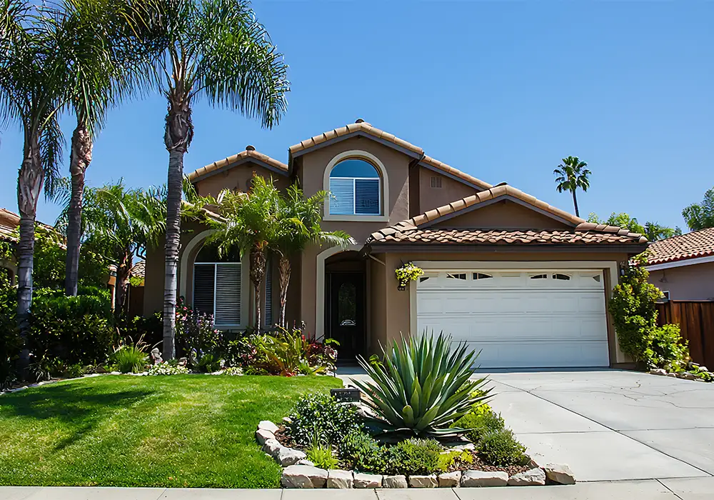 Read more about the article Exterior painting: Color trends for summer 2025